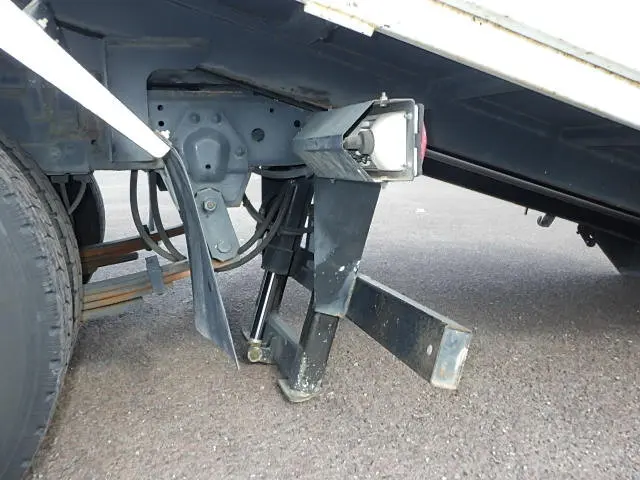 いすゞ エルフ BDG-NKR85AN(2WD)の写真13