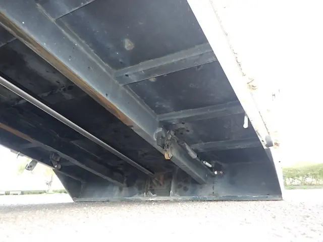 いすゞ エルフ BDG-NKR85AN(2WD)の写真14