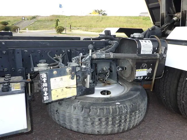 いすゞ エルフ BDG-NKR85AN(2WD)の写真17