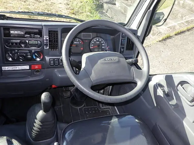 いすゞ エルフ TPG-NKR85N(2WD)の写真23