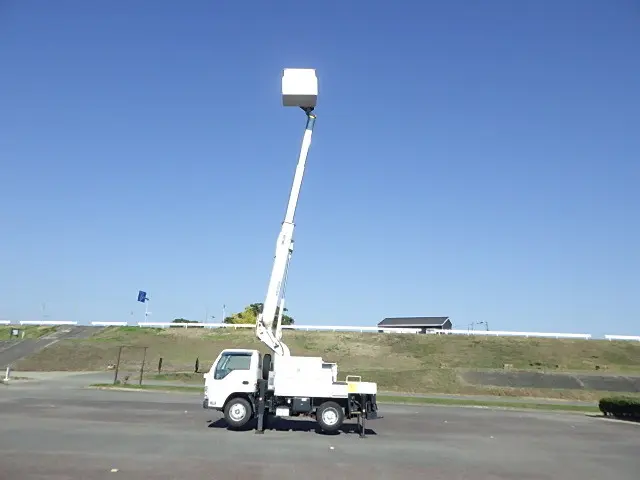 いすゞ エルフ TKG-NKR85AN(2WD)の写真7