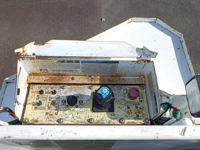 いすゞ エルフ TKG-NKR85AN(2WD)の写真10