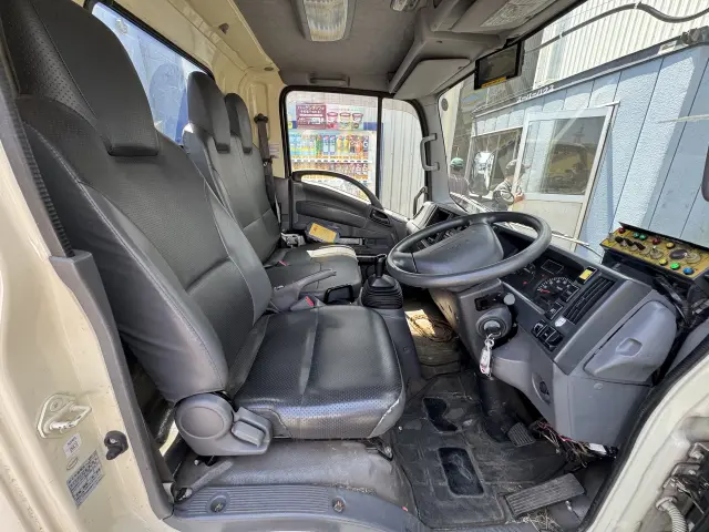 いすゞ エルフ TKG-NMR85N(2WD)の写真21