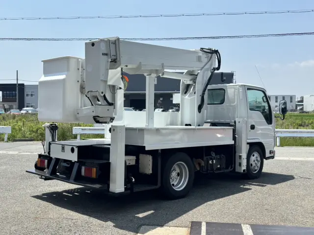 軽自動車(軽四)、軽バン、軽トラック、セダン、クーペ、オープン、スポーツカー、ワゴン、ミニバン、ワンボックスカー、ハッチバック、SUV、ピックアップ、バン、トラック、バス、福祉車、キャンピングカー|いすゞ エルフ TKG-NKR85N(2WD)の写真5