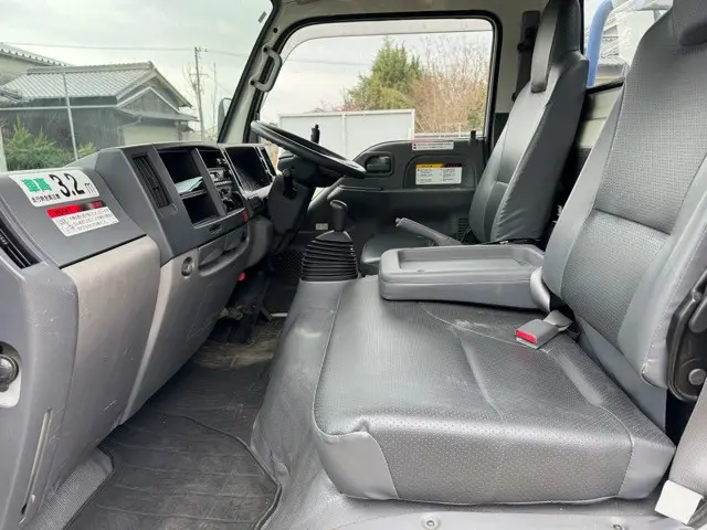 いすゞ エルフ TKG-NKR85N(2WD)の写真19