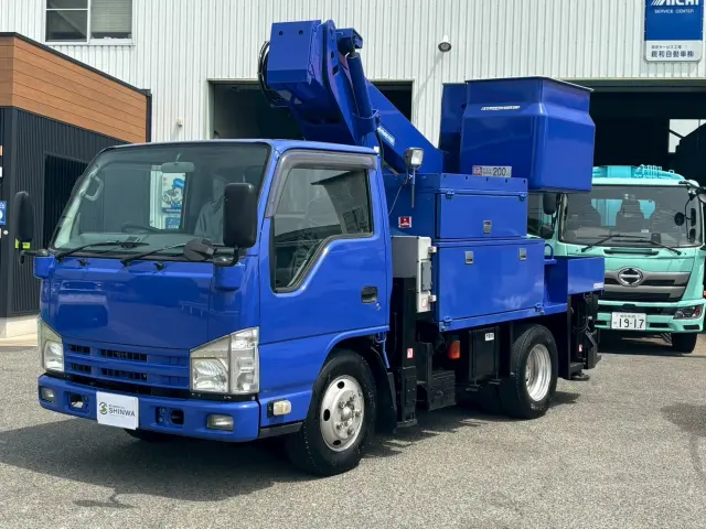 当社はトラック専門店ですが、普通車・軽自動車も取扱しております！お気軽にご相談ください！|いすゞ エルフ BKG-NKR85AN(2WD)の写真1