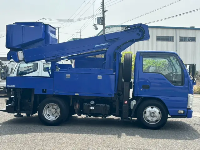 シンワジドウシャは、兵庫県下展示場にて、販売・買取・車検・整備・鈑金・保険『ワンストップサービス』をすべてのお客様にご提供いたします!|いすゞ エルフ BKG-NKR85AN(2WD)の写真4