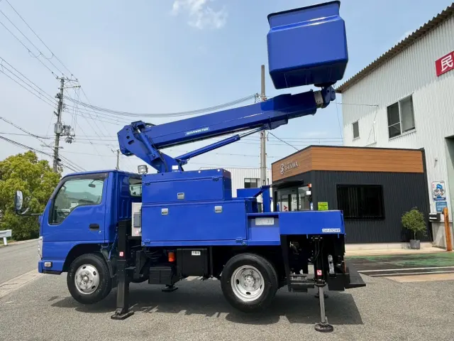 いすゞ エルフ BKG-NKR85AN(2WD)の写真9