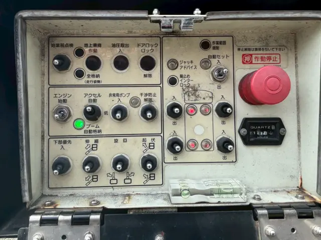 いすゞ エルフ BKG-NKR85AN(2WD)の写真10