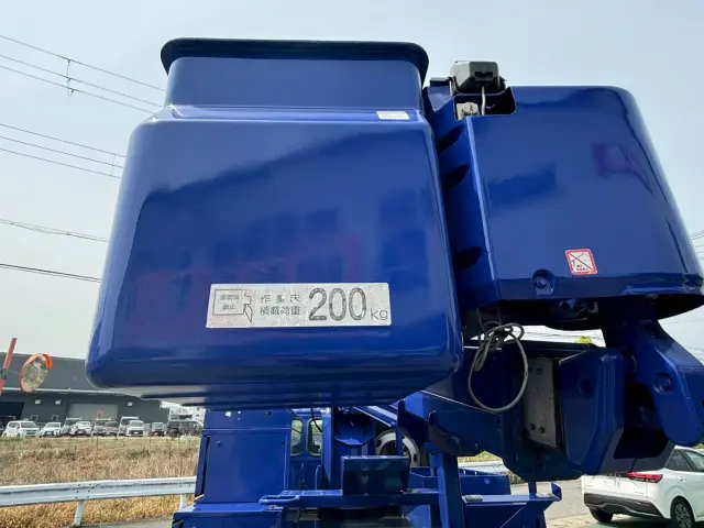 いすゞ エルフ BKG-NKR85AN(2WD)の写真11