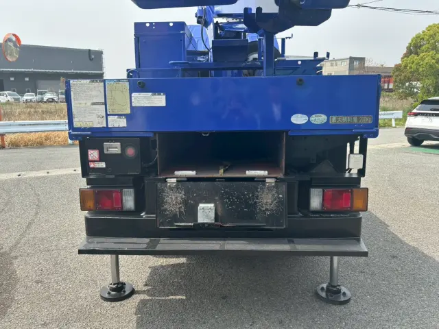 いすゞ エルフ BKG-NKR85AN(2WD)の写真14