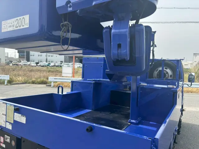 いすゞ エルフ BKG-NKR85AN(2WD)の写真16