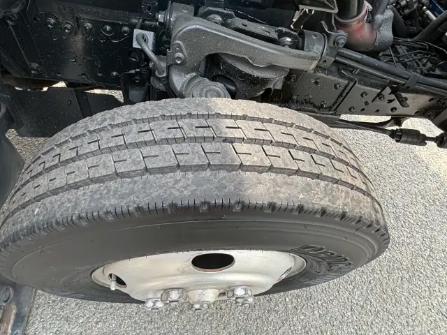 いすゞ エルフ BKG-NKR85AN(2WD)の写真17