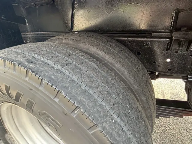 いすゞ エルフ BKG-NKR85AN(2WD)の写真18