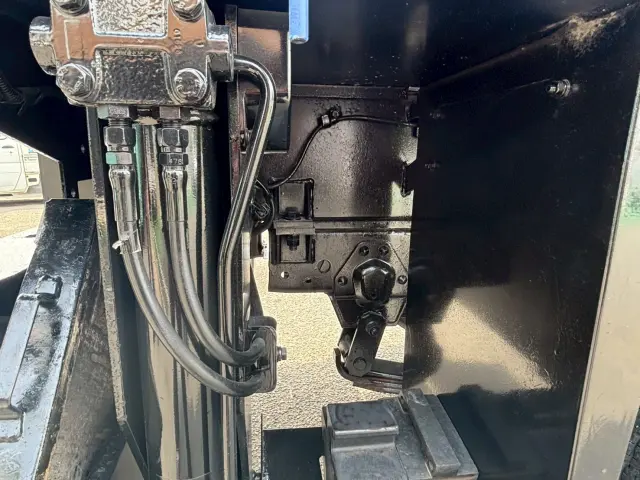 いすゞ エルフ BKG-NKR85AN(2WD)の写真20