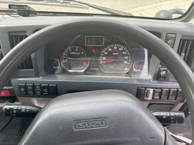 いすゞ エルフ BKG-NKR85AN(2WD)の写真24