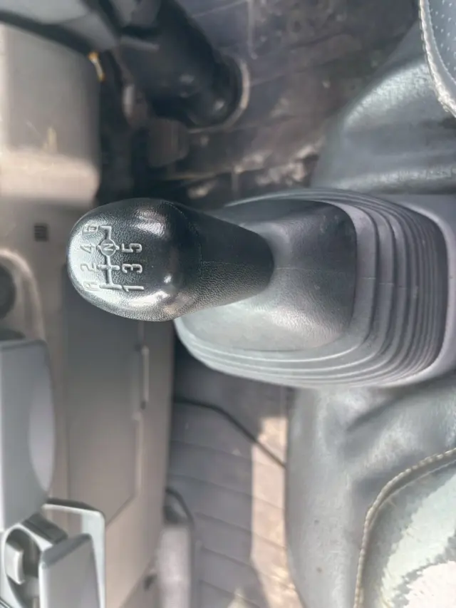 いすゞ エルフ BKG-NKR85AN(2WD)の写真26