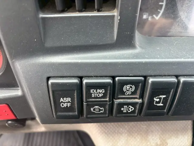 いすゞ エルフ BKG-NKR85AN(2WD)の写真27