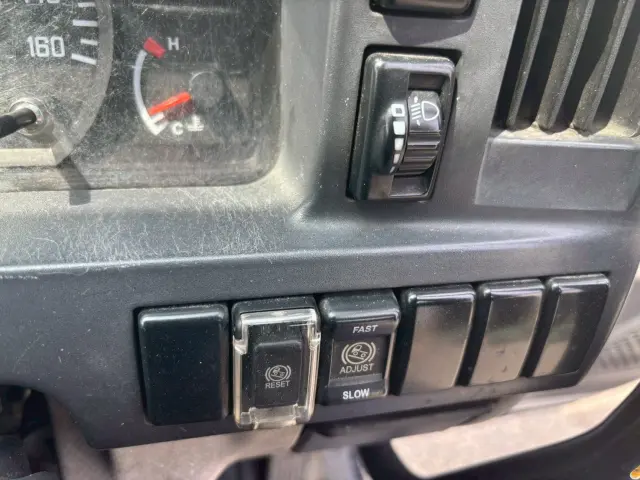 いすゞ エルフ BKG-NKR85AN(2WD)の写真28