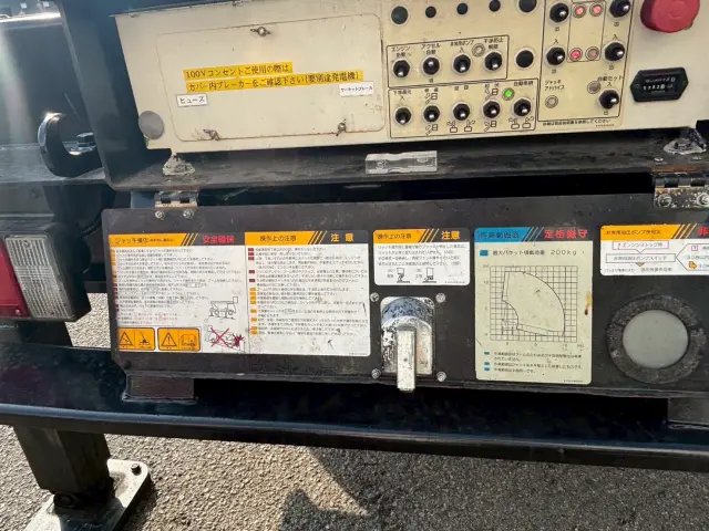 いすゞ エルフ BKG-NKR85Nの写真14