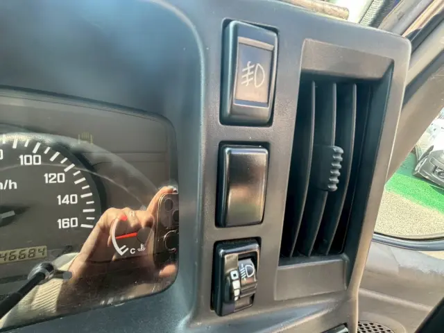 いすゞ エルフ BKG-NKR85Nの写真33