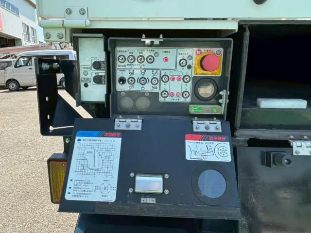 いすゞ エルフ 2RG-NKR88AN(2WD)の写真19