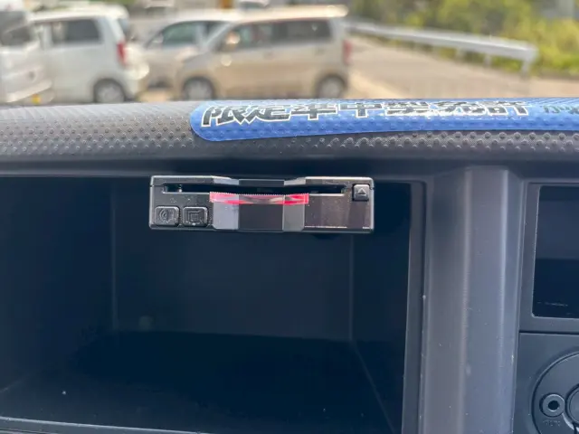 いすゞ エルフ 2RG-NKR88AN(2WD)の写真23