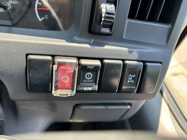 いすゞ エルフ 2RG-NKR88AN(2WD)の写真25