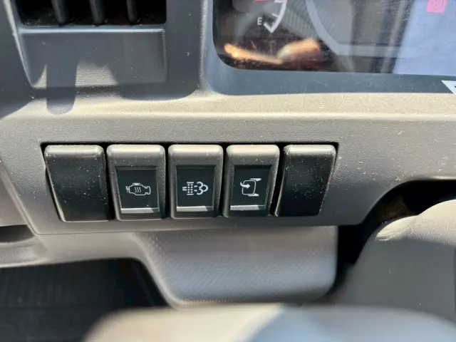 いすゞ エルフ 2RG-NKR88AN(2WD)の写真26