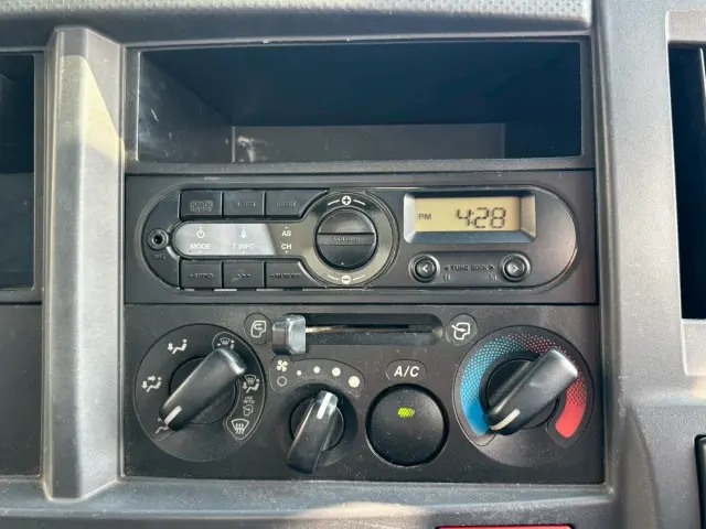 いすゞ エルフ NKR85(2WD)の写真36