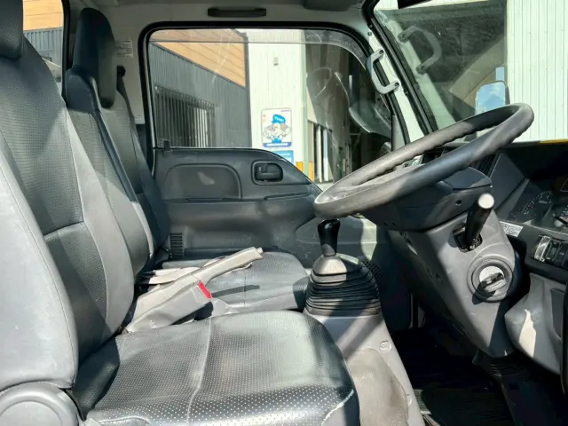 いすゞ エルフ NKR85(2WD)の写真40