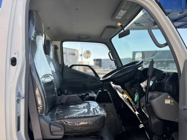 シンワジドウシャは、兵庫県下展示場にて、販売・買取・車検・整備・鈑金・保険『ワンストップサービス』をすべてのお客様にご提供いたします！|日野 デュトロ TKG-XZU642F(2WD)の写真19