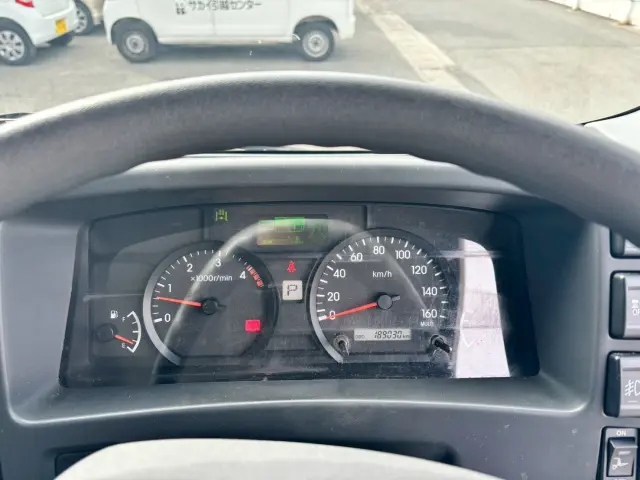 いすゞ エルフ 2RG-NPR88AN(2WD)の写真21