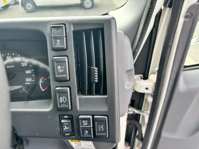 いすゞ エルフ 2RG-NPR88AN(2WD)の写真22