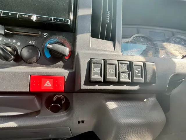 いすゞ エルフ 2RG-NKR88AN(2WD)の写真20