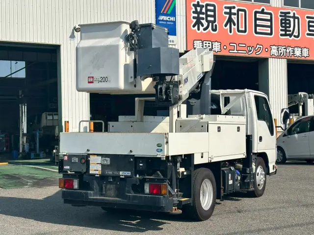 シンワジドウシャは、兵庫県下展示場にて、販売・買取・車検・整備・鈑金・保険『ワンストップサービス』をすべてのお客様にご提供いたします!|いすゞ エルフ 2RG-NKR88AN(2WD)の写真3