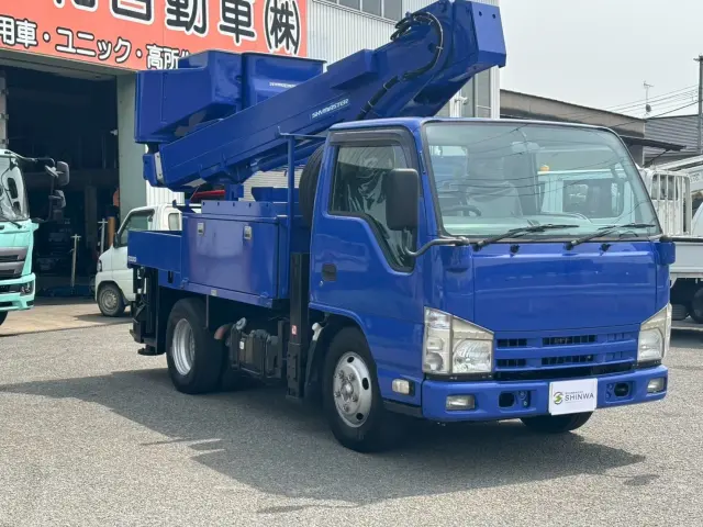 シンワジドウシャは、兵庫県下展示場にて、販売・買取・車検・整備・鈑金・保険『ワンストップサービス』をすべてのお客様にご提供いたします!|いすゞ エルフ BKG-NKR85AN(2WD)の写真3