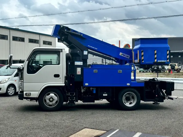 いすゞ エルフ 2RG-NKR88N(2WD)の写真2