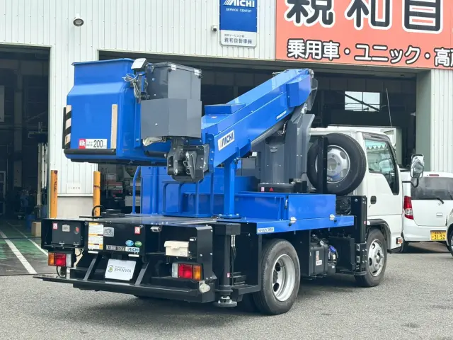 いすゞ エルフ 2RG-NKR88N(2WD)の写真5