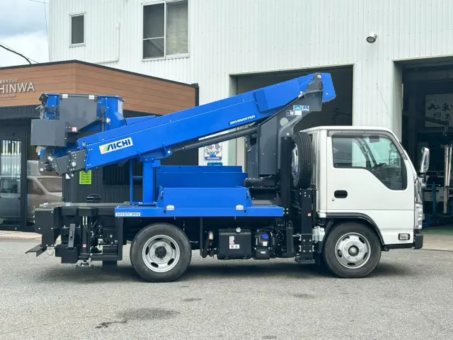 いすゞ エルフ 2RG-NKR88N(2WD)の写真6