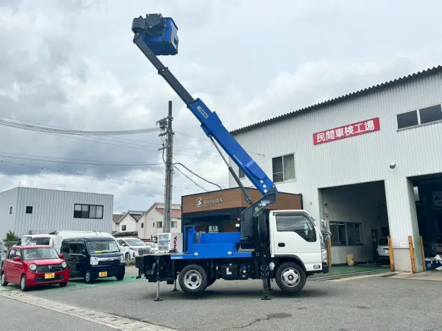 いすゞ エルフ 2RG-NKR88N(2WD)の写真9