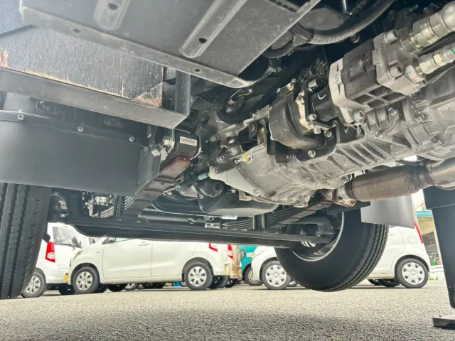 いすゞ エルフ 2RG-NKR88N(2WD)の写真24