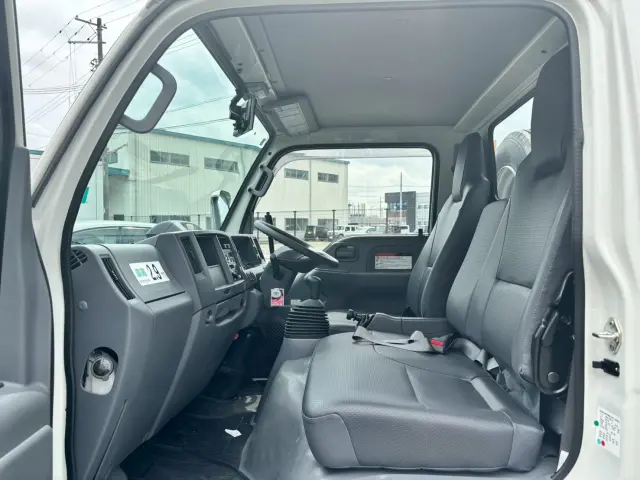 いすゞ エルフ 2RG-NKR88N(2WD)の写真27