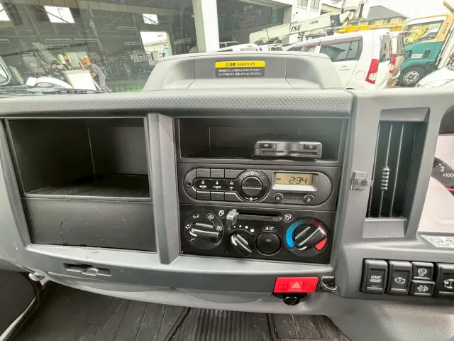 いすゞ エルフ 2RG-NKR88N(2WD)の写真28
