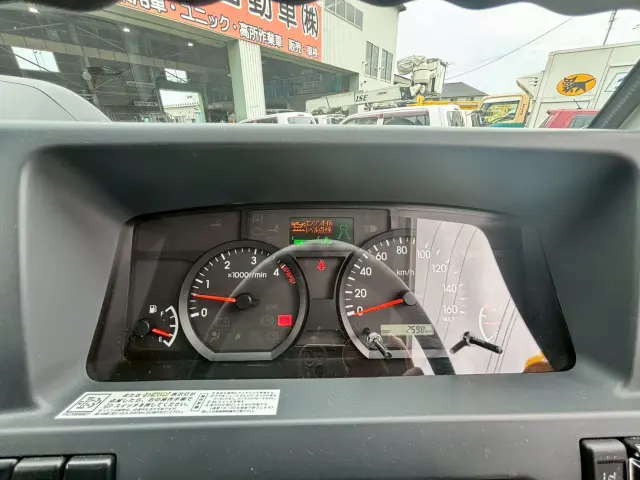 いすゞ エルフ 2RG-NKR88N(2WD)の写真30