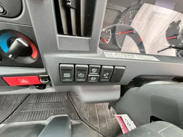 いすゞ エルフ 2RG-NKR88N(2WD)の写真31