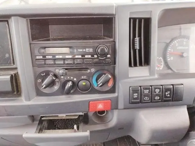 いすゞ エルフ SKG-NKR85YN(2WD)の写真10