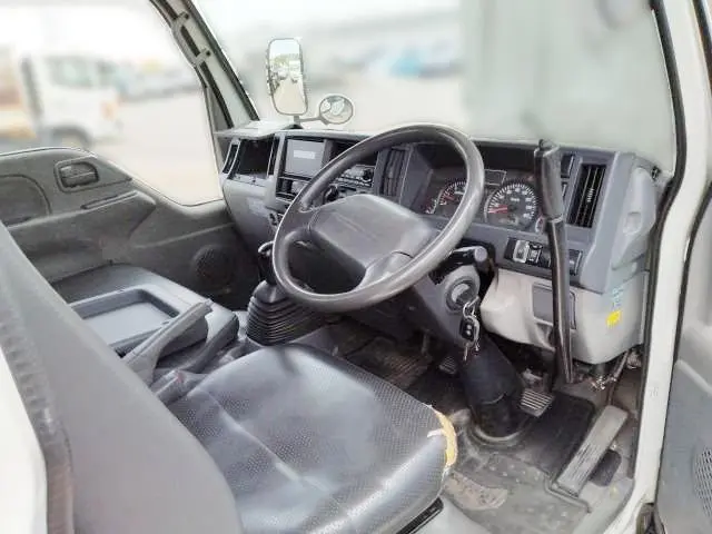 いすゞ エルフ SKG-NKR85YN(2WD)の写真15
