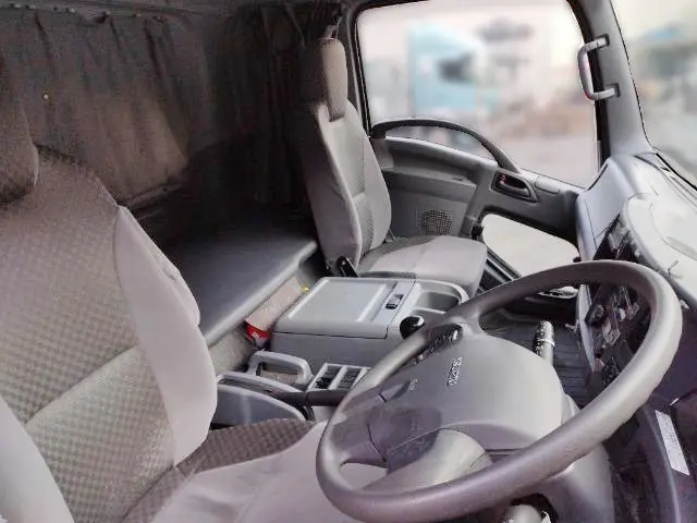 いすゞ フォワード 2RG-FRR90T2(2WD)の写真13