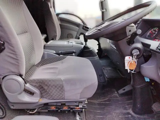 いすゞ フォワード 2RG-FRR90T2(2WD)の写真15